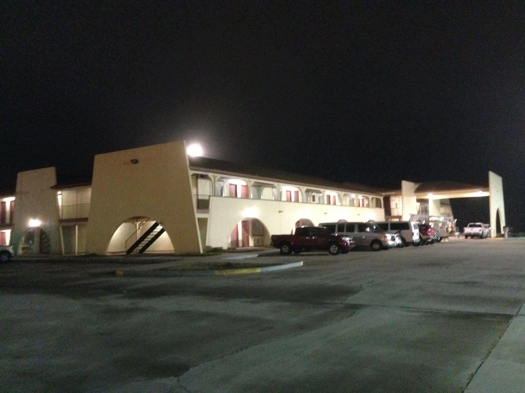 Hometown Inn And Suites Elk City Extérieur photo