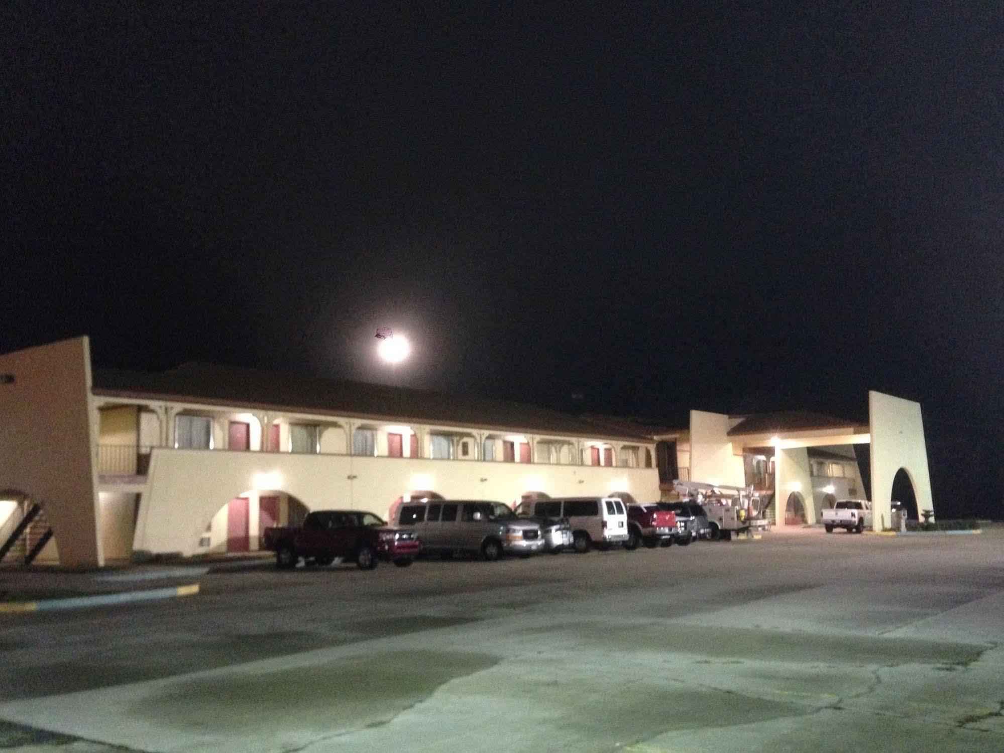 Hometown Inn And Suites Elk City Extérieur photo